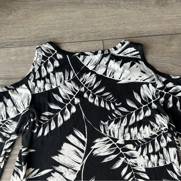Karen Kane Leaves Pattern Cold Shoulder Bell Sleeve Top - Picture 12 of 15